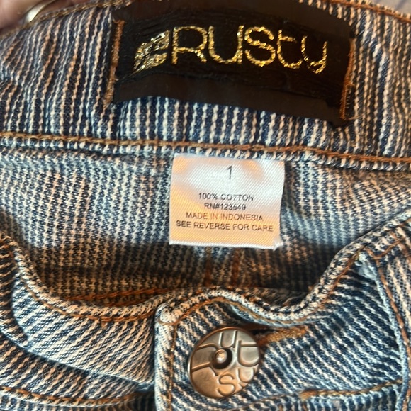 Short shorts - Picture 4 of 4